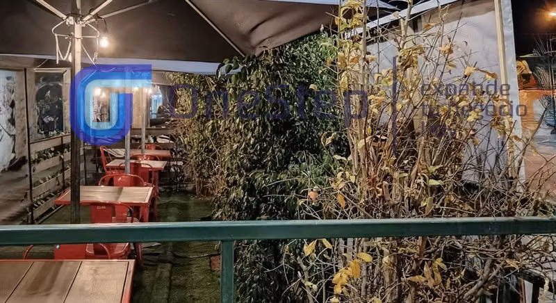 Restaurante con Patentes E, F y Asaduría de Aves