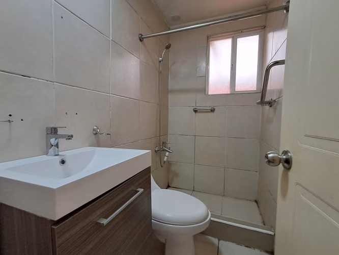  ¡HERMOSA CASA INDIVIDUAL EN VILLA ESCUADRÓN, CORONEL! 