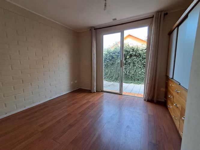  ¡HERMOSA CASA INDIVIDUAL EN VILLA ESCUADRÓN, CORONEL! 