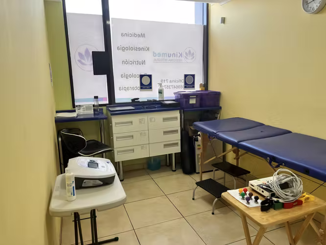 Arriendo oficina, ideal área salud.