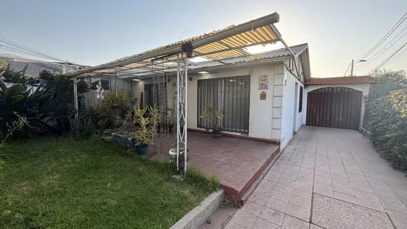 Amplia casa en venta en Ñuñoa | Excelente ubicación y gran potencial