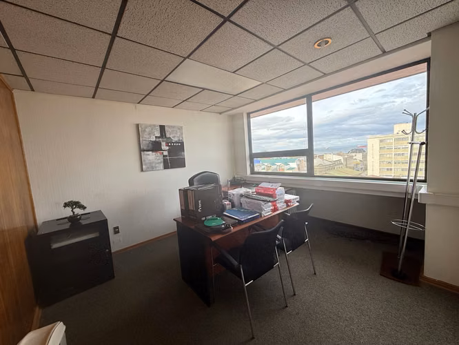 ARRIENDO CÉNTRICA Y AMPLIA OFICINA