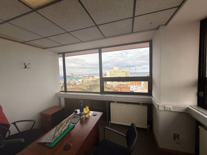 ARRIENDO CÉNTRICA Y AMPLIA OFICINA