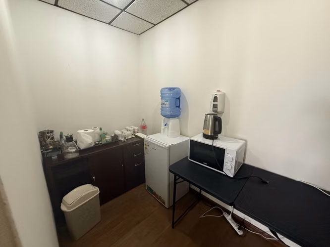 ARRIENDO CÉNTRICA Y AMPLIA OFICINA