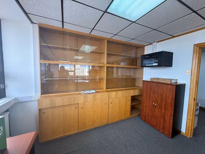 ARRIENDO CÉNTRICA Y AMPLIA OFICINA