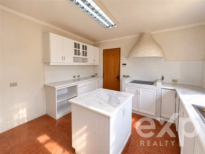 Casa en arriendo de 5 dorm. en Chicureo
