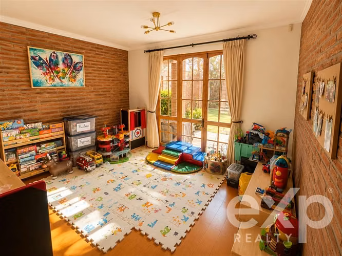 Casa en arriendo de 5 dorm. en Chicureo