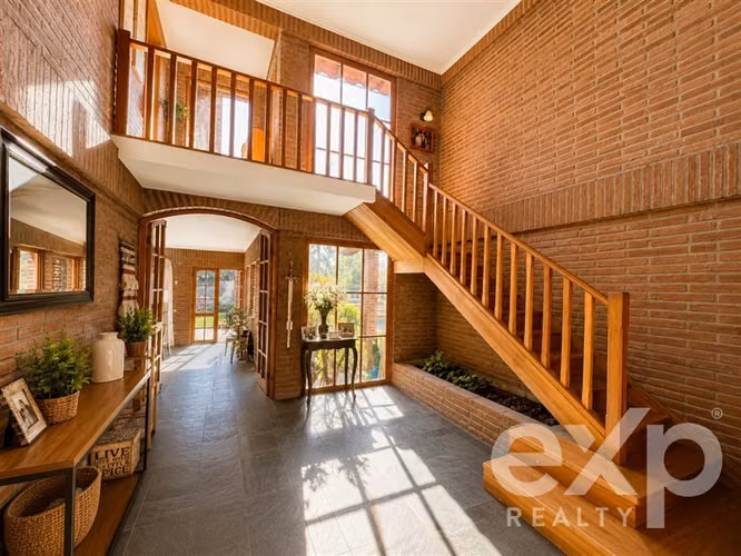 Casa en arriendo de 5 dorm. en Chicureo