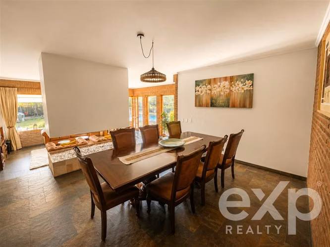 Casa en arriendo de 5 dorm. en Chicureo