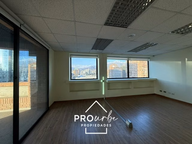 Oficina piso completo. 10 estac. Rosario Sur/Metro Manquehue