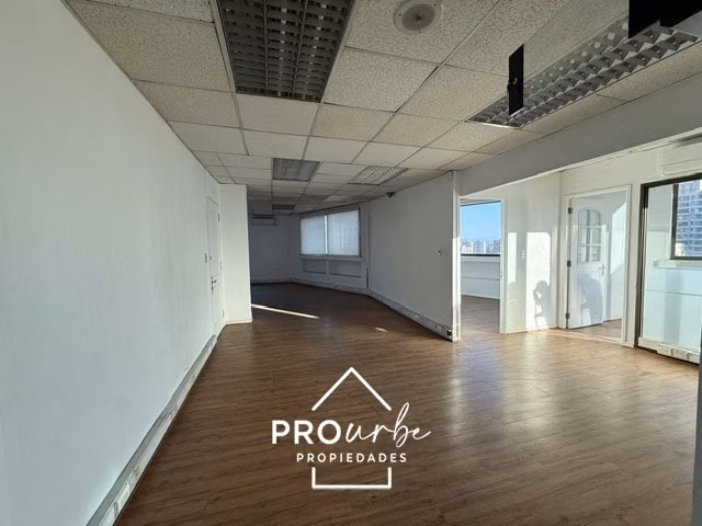 Oficina piso completo. 10 estac. Rosario Sur/Metro Manquehue