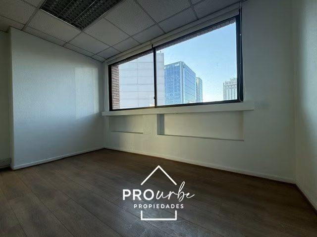 Oficina piso completo. 10 estac. Rosario Sur/Metro Manquehue