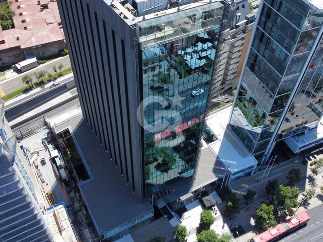 Oficina Moderna y con mucha luz natural en Las Condes