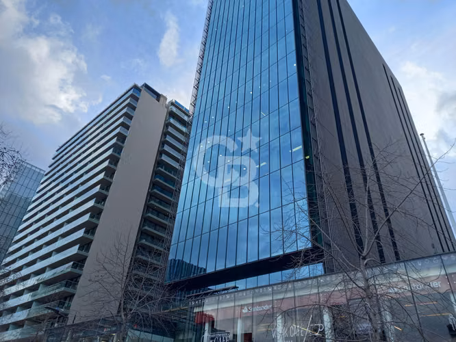 Oficina Moderna y con mucha luz natural en Las Condes