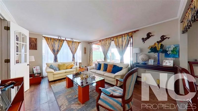 Hermosa Casa en venta de 4 dorm 4 Baños Piscina 2 Estc 1 Bod