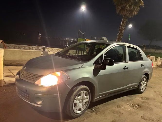 NISSAN TIIDA 2011