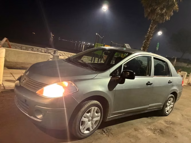 NISSAN TIIDA 2011