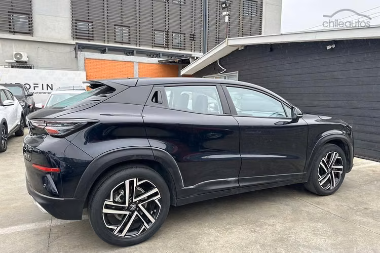 Uni-T 1.5 LUXURY 4X2 AT 5P.