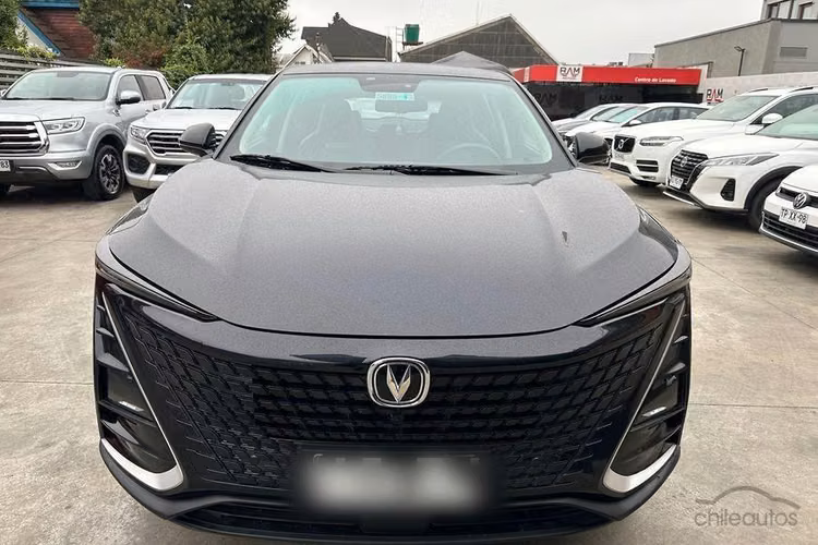Uni-T 1.5 LUXURY 4X2 AT 5P.