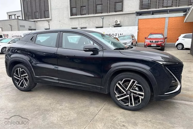 Uni-T 1.5 LUXURY 4X2 AT 5P.