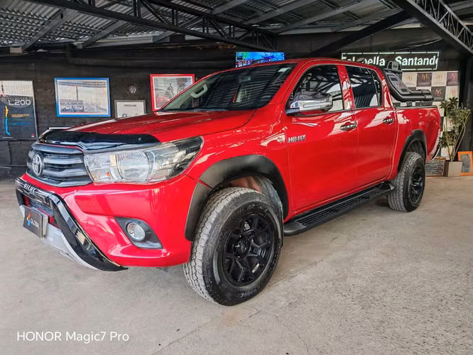 vende Toyota Hilux 4x4 equipada