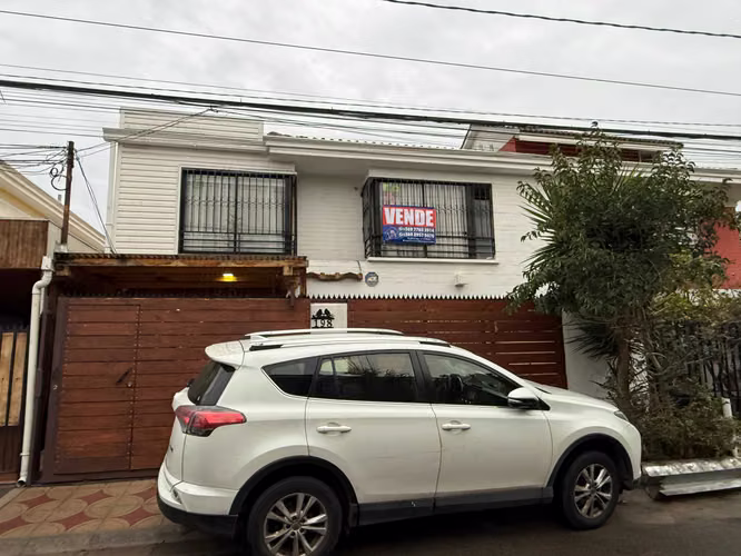 Amplia Casa con muy  buenas conectividad (177893)