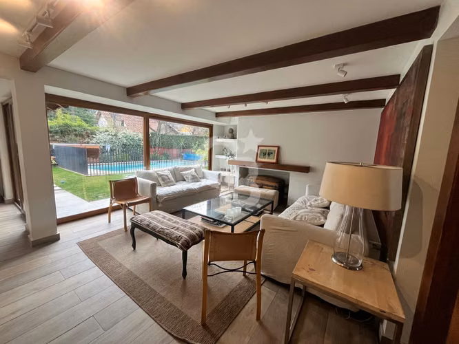 Espectacular casa Remodelada en Condominio con Conectividad