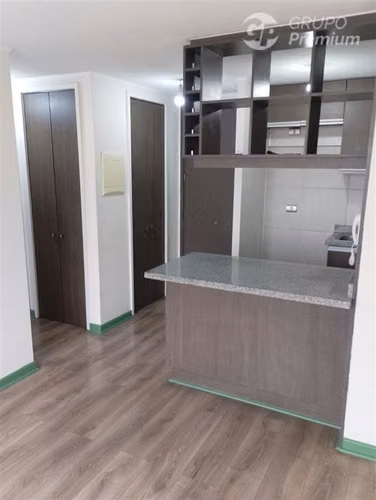 Iluminado Depto en venta de 2 dorm. en Est. Central
