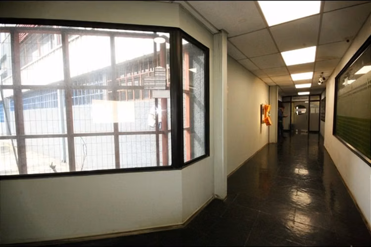 Bodegaje y amplios estacionamientos El Rosal Vespucio Norte