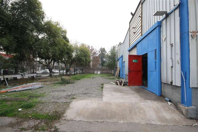 Oficina con amplia bodega sector El Rosal con Vespucio Norte