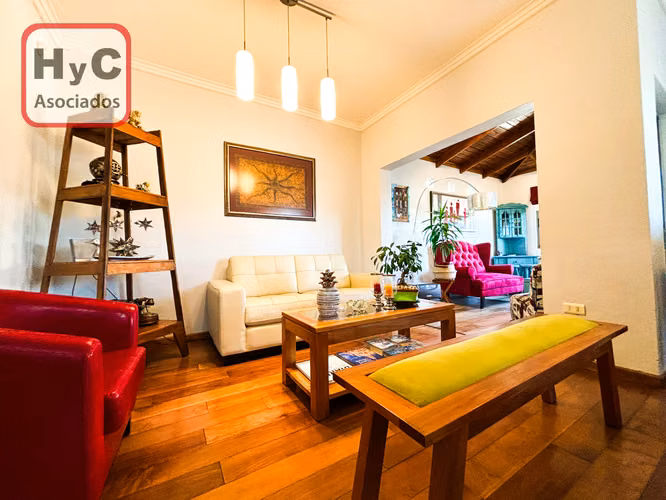Casa Familiar en Viña del Mar Alto: 4 Dormitorios, 3 Baños + Estudio Independiente