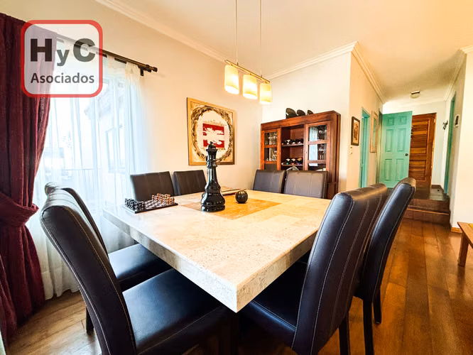 Casa Familiar en Viña del Mar Alto: 4 Dormitorios, 3 Baños + Estudio Independiente