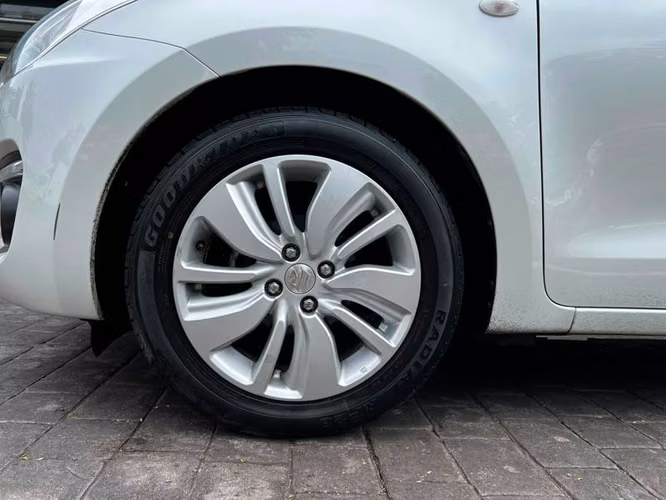 SUZUKI SWIFT 1.2 GLS - 2020 | 401