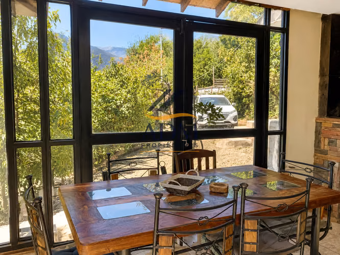  ¡Gran Oportunidad de Inversión en Olmué! Complejo Turístico con 2 Cabañas Independientes, Piscinas Privadas y Tinaja– Olmué