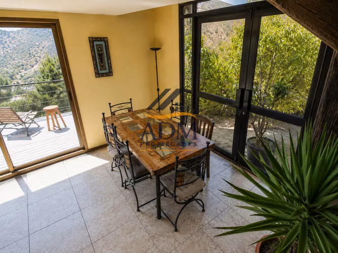  ¡Gran Oportunidad de Inversión en Olmué! Complejo Turístico con 2 Cabañas Independientes, Piscinas Privadas y Tinaja– Olmué