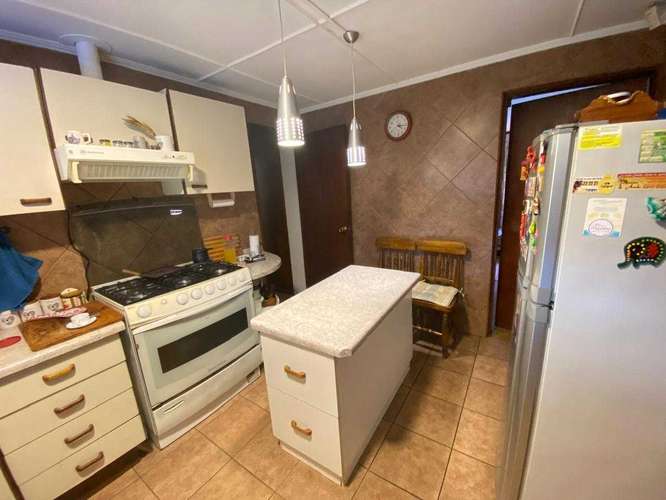 Arriendo casa luminosa en sector La Cabaña (177990)