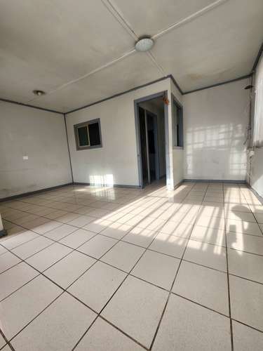 VENTA DE CASA CON EXCELENTE ACCESO Y CERCANÍA AL CENTRO - Imagen 4
