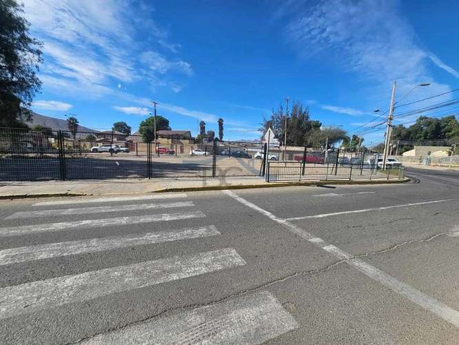 Se arrienda terreno de 972 m². (177992)