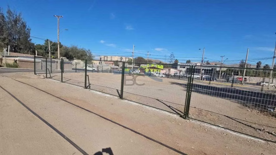 Se arrienda terreno de 972 m². (177992)