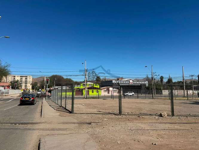 Se arrienda terreno de 972 m². (177992)
