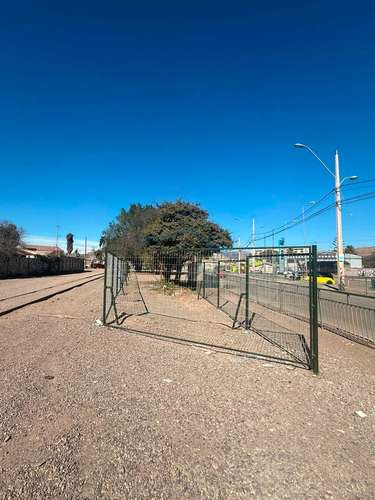Se arrienda terreno de 972 m². (177992)