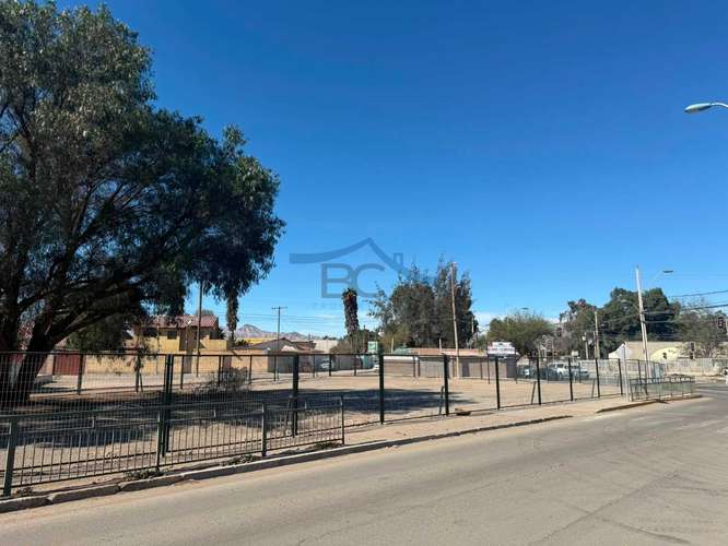 Se arrienda terreno de 972 m². (177992)