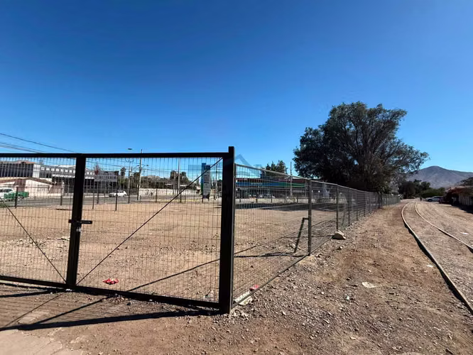 Se arrienda terreno de 972 m². (177992)