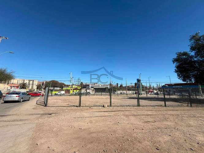 Se arrienda terreno de 972 m². (177992)