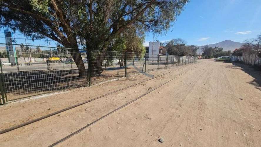 Se arrienda terreno de 972 m². (177992)