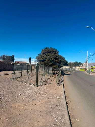 Se arrienda terreno de 972 m². (177992)