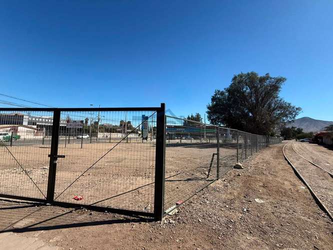 Se arrienda terreno de 972 m². (177992)