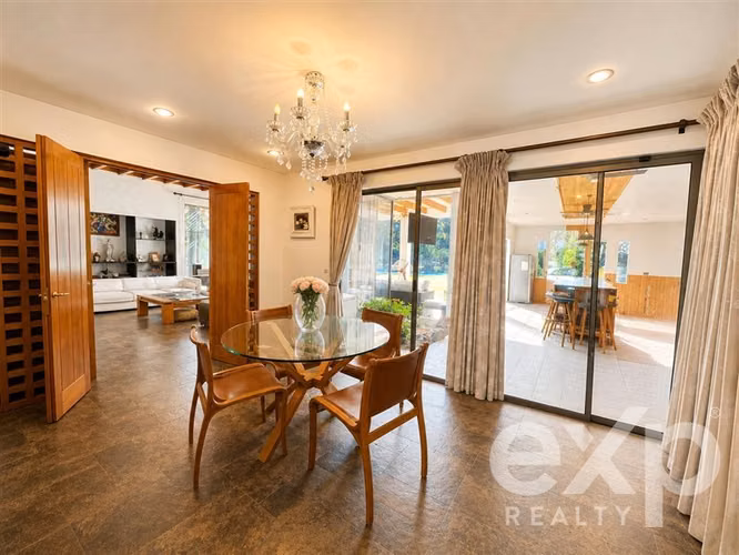 Moderna casa con espectacular jardín y piscina Chicureo