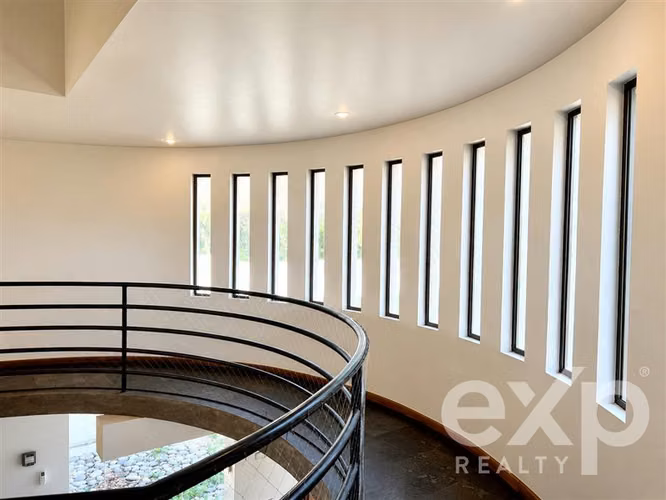 Moderna casa con espectacular jardín y piscina Chicureo