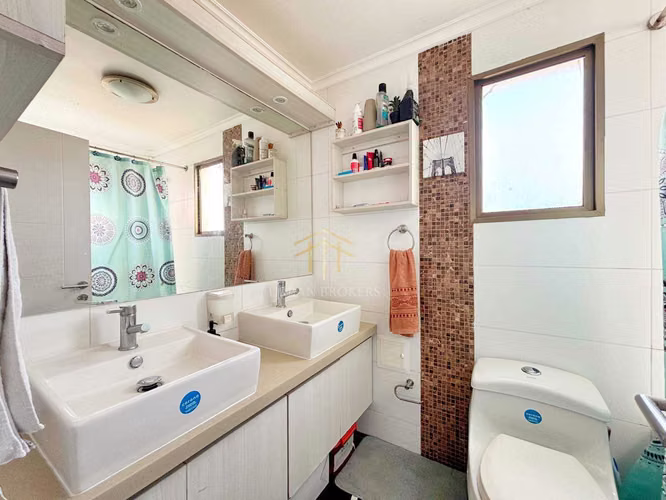 Moderna Casa Peñuelas: 4D+3B y Losa Radiante  (178000)